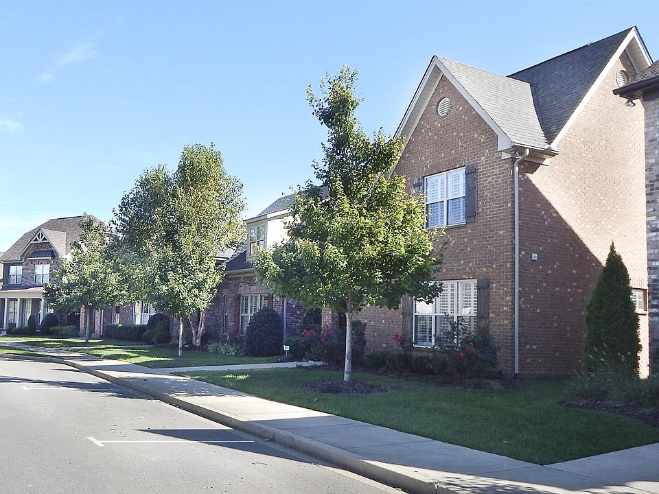 2nd image of 1048 Paddock Park Lot 152