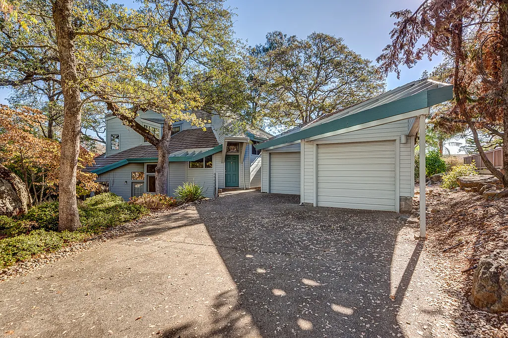 3295 Ridgeview Dr photo 1