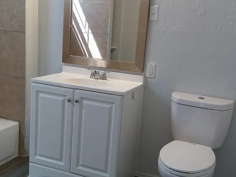 204 S Hackberry St #A — Photo 14