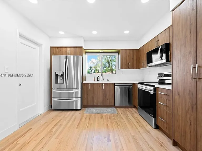 3410 Cleveland St — Photo 8