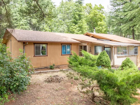290 Crest Dr, Cave Junction, OR 97523