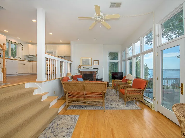 1258 Greenfield Ln — Photo 14