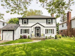 7815 221st St, Oakland Gardens, NY 11364