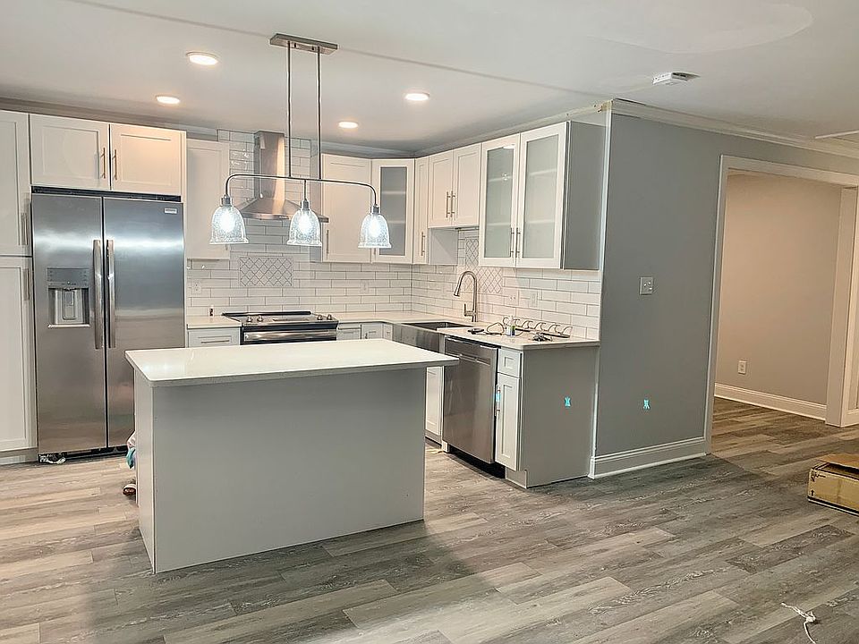 2nd image of 5004 Grove Dr