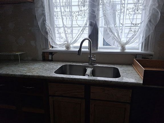 5th image of 1245 N Union St