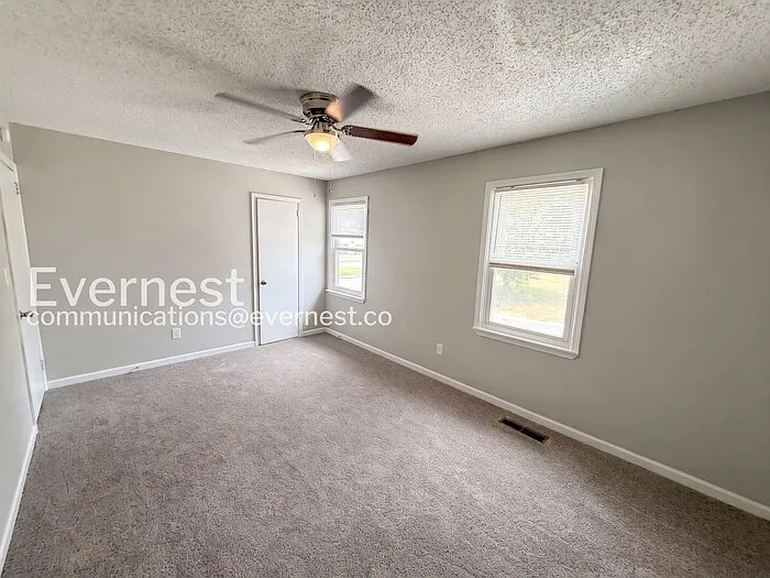 335 Jamestown Manor Dr — Photo 7