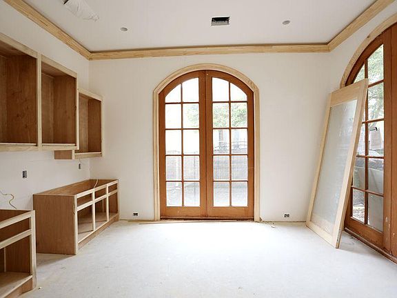 High ceilings, built in shelving and storage, large wood casement windows offers northern exposure a