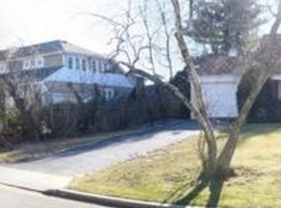 131 Palmyra Ave, Woodmere, NY 11598