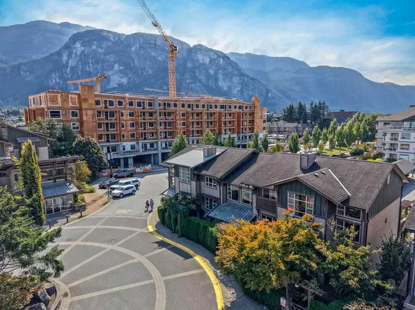 1216 Village Green Way, Squamish, BC V8B 0N5