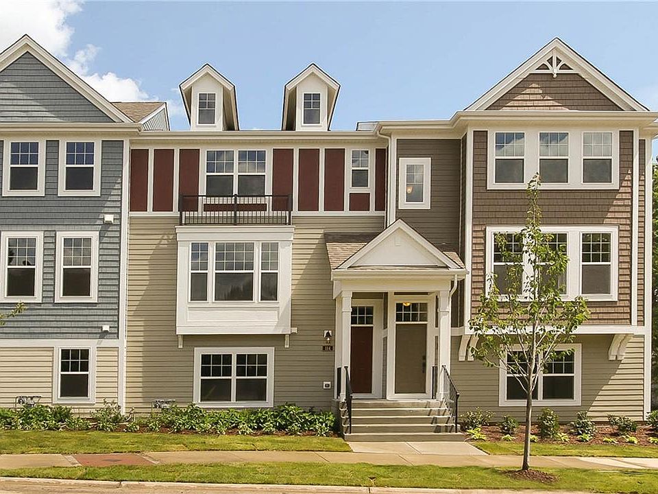 Located on 0203 in Waterbury in Schaumburg, IL