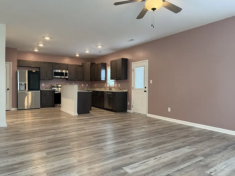 302 E Franck St — Photo 14