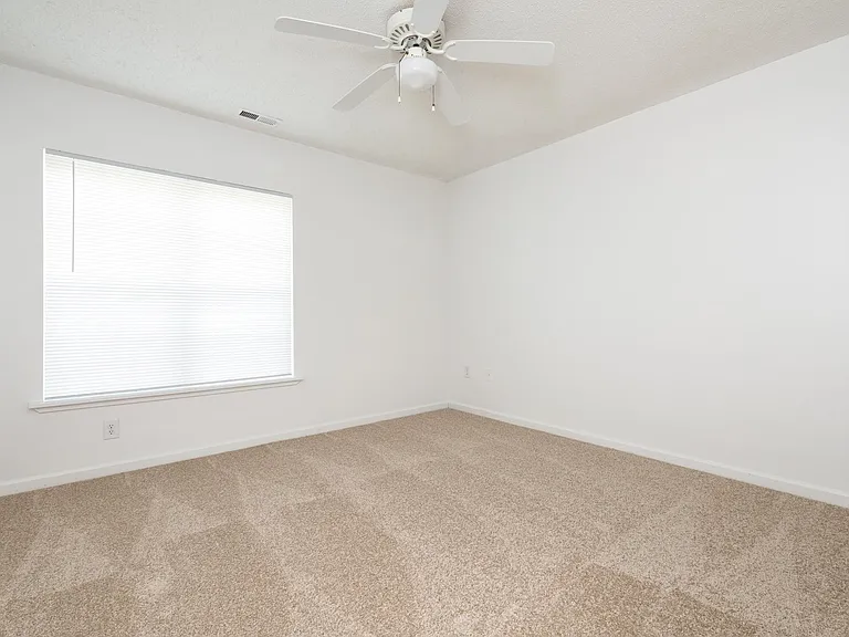 Crown Point at Kingsport Drive — Photo 42