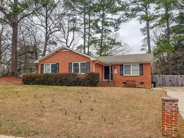 723 Skycliff Ct, Fayetteville, NC 28311