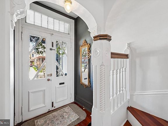 3rd image of 561 Leverington Ave