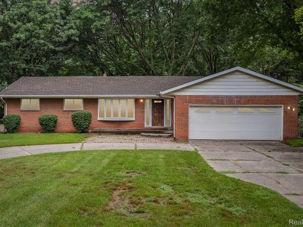 21900 Beech Daly Rd, Brownstown, MI 48134