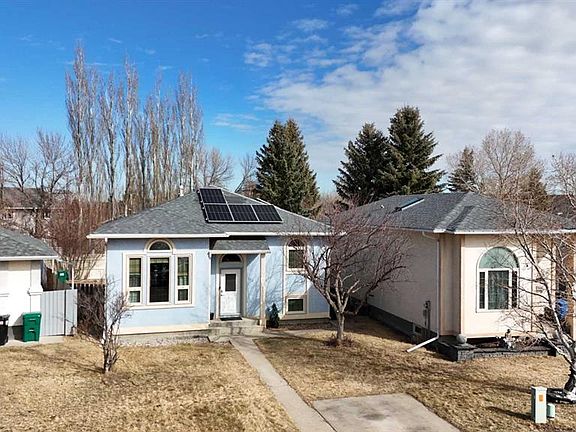 3rd image of 198 S Mount Blakiston Rd W