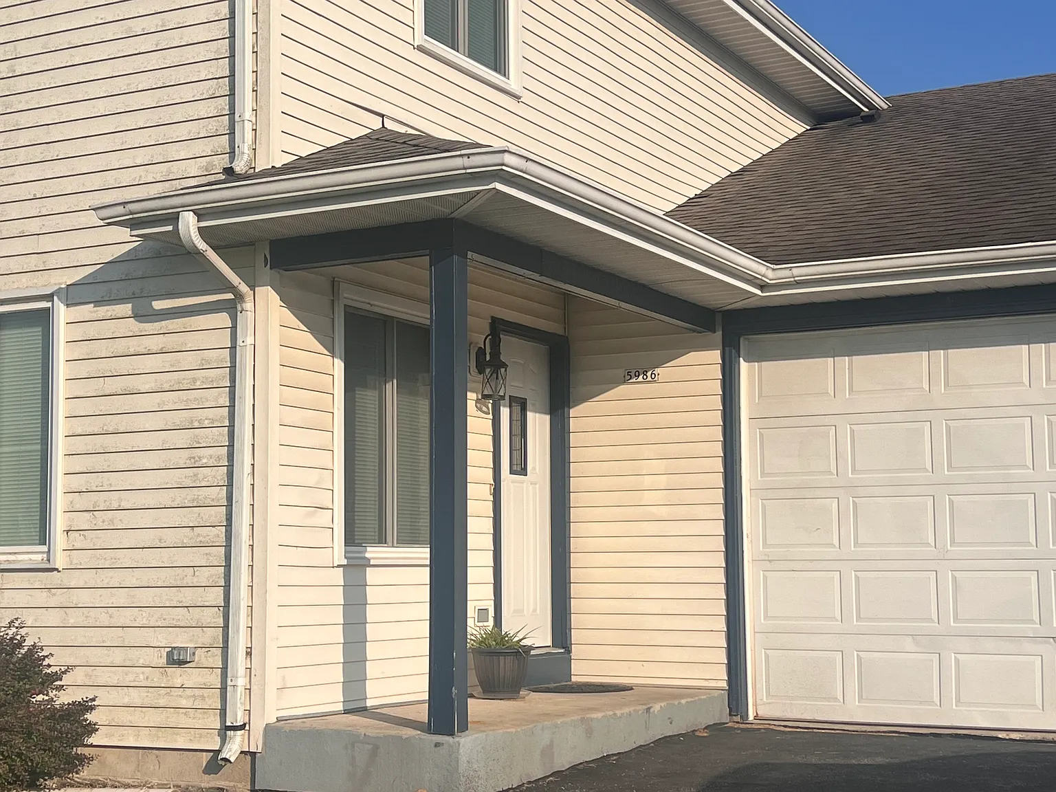 3 bed, 1386 sqft, $2,200 — Photo 1