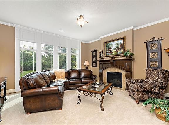 4th image of 16377 Barton St