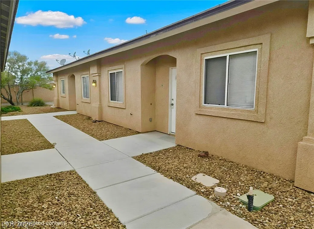 2 bed, 2.0 bath, 3996 sqft, $1,050 — Photo 2