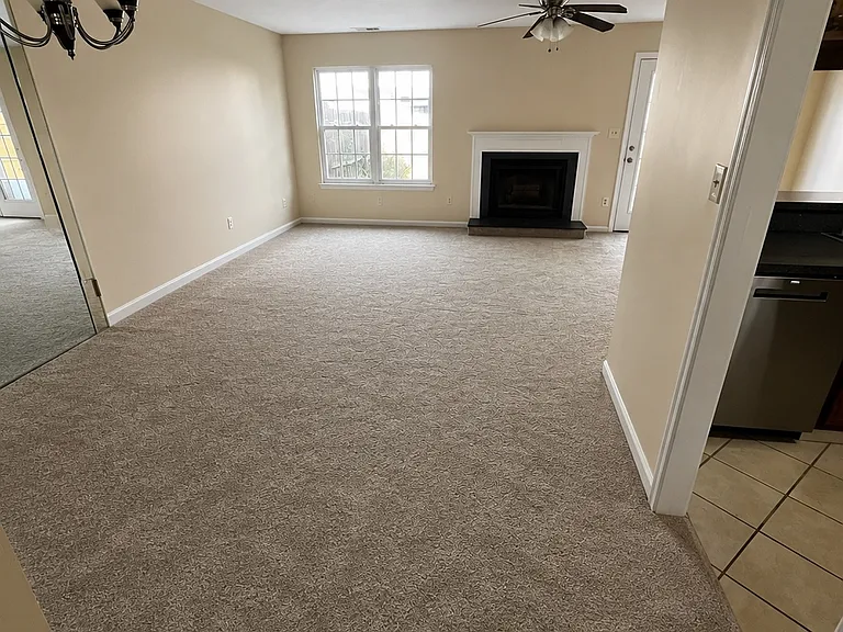 3904 Roebling Ln — Photo 2