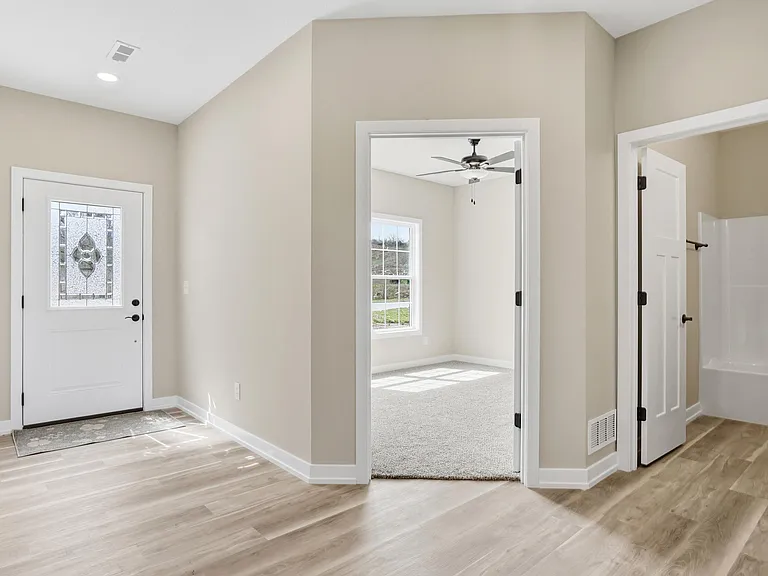 1044 Stonehaven Dr — Photo 4