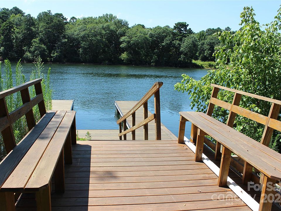 1st image of 1815 Lake Dr