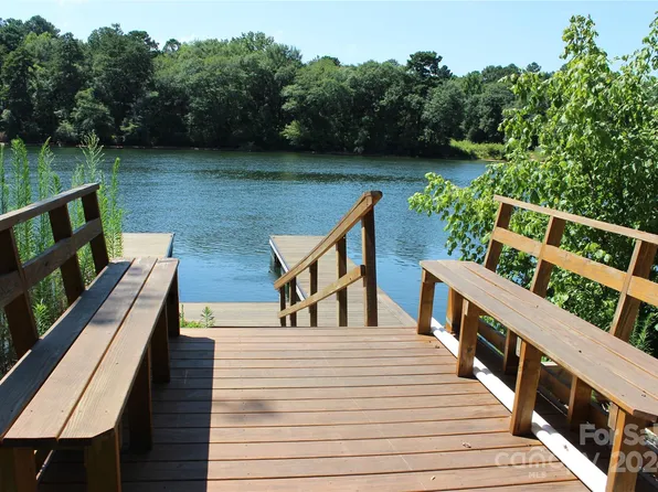 1815 Lake Dr, Charlotte, NC 28214
