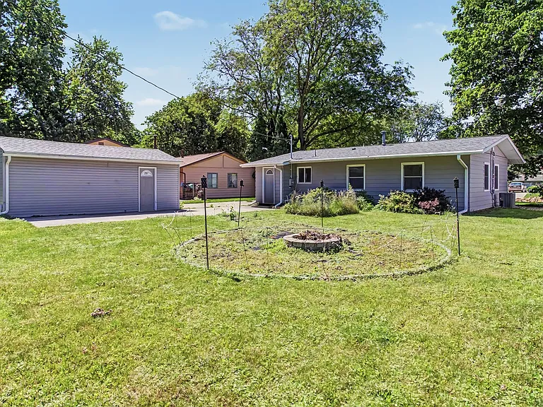 2116 Ferndale Ave — Photo 4