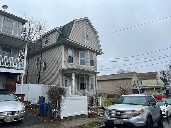 4th image of 373 Peshine Ave