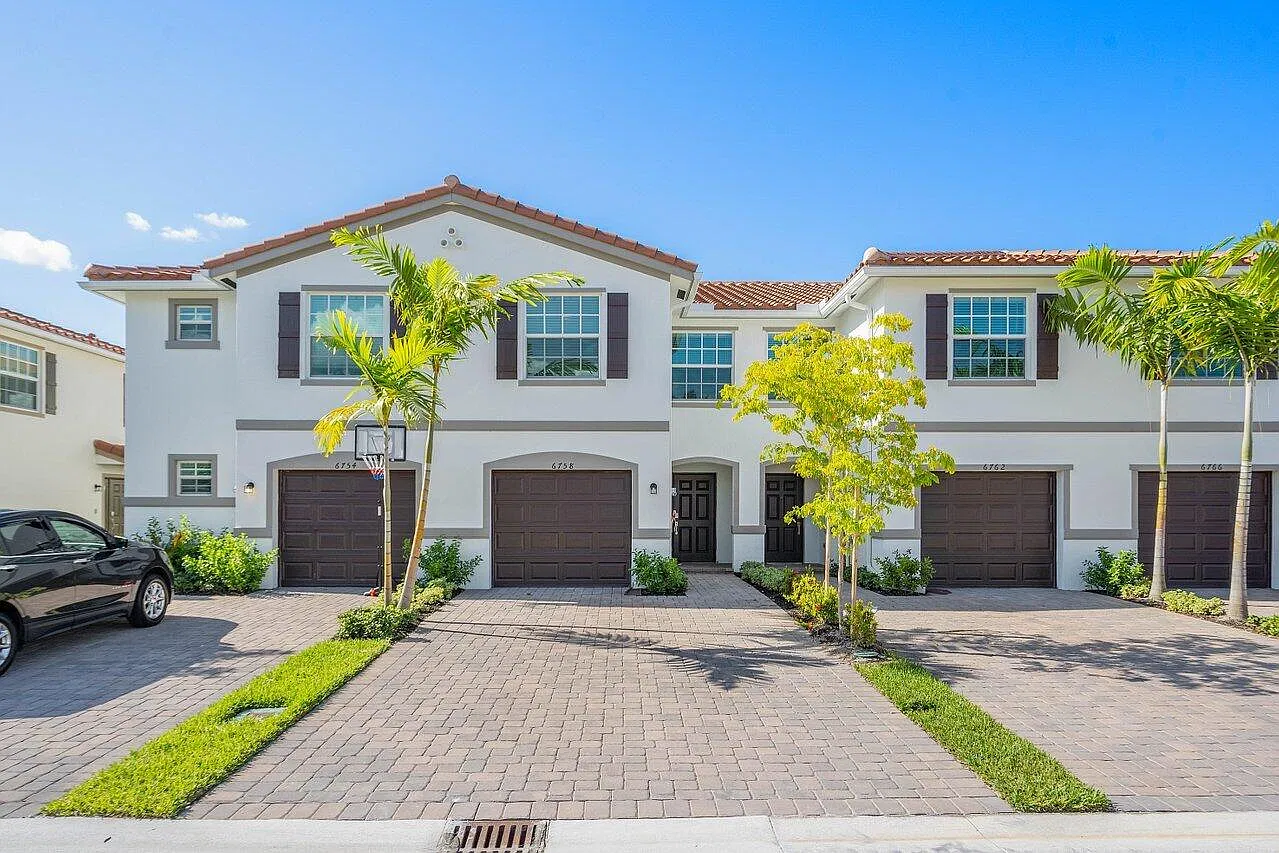 3 bed, 2.5 bath, 1568 sqft, $3,100 — Photo 1