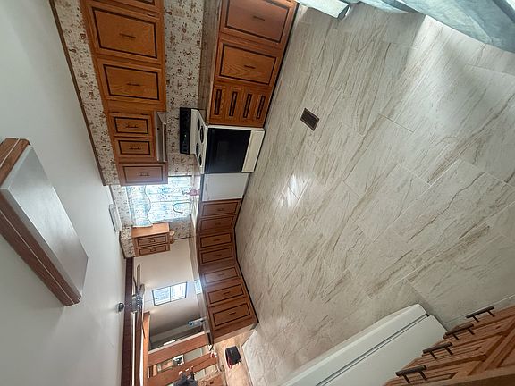 3rd image of 14 Clifton Manor Dr