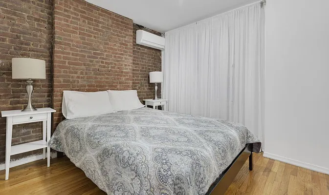 Rented by Batra Group Inc | media 4