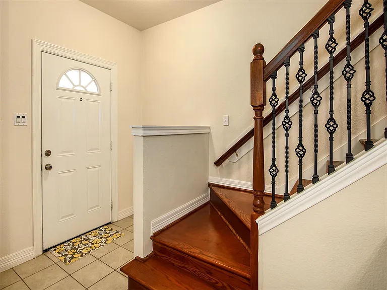 2915 Paige St — Photo 5