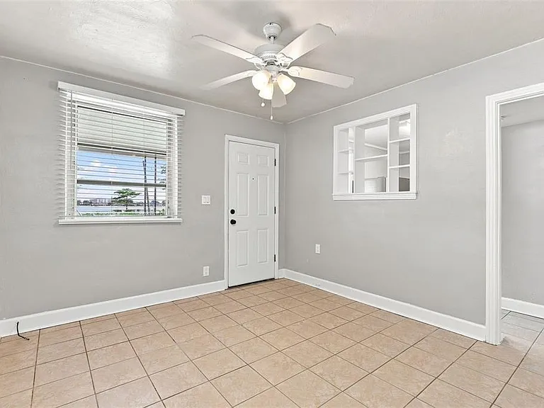 1812 Killarney Dr — Photo 9