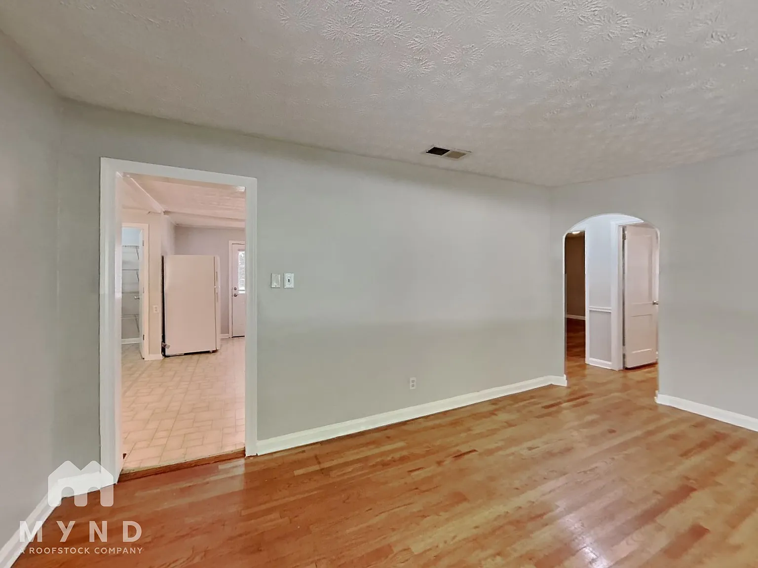 3 bed, 2.0 bath, 1360 sqft, $2,370 — Photo 4