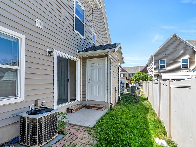 164 W Carrick Dr — Photo 6