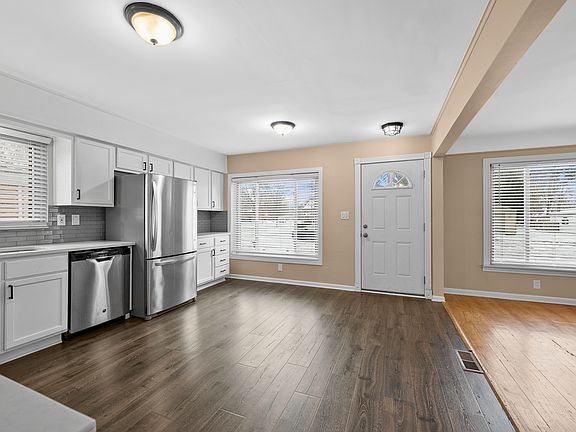 3rd image of 23033 California St