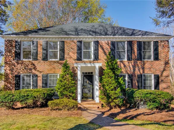 612 Braewyck Ln, Winston Salem, NC 27104