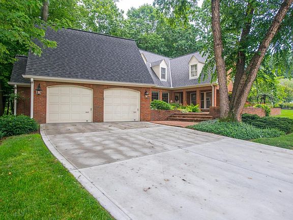 3rd image of 247 Greenbrier Ct