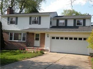 1016 Gainsborough Dr, East Lansing, MI 48823