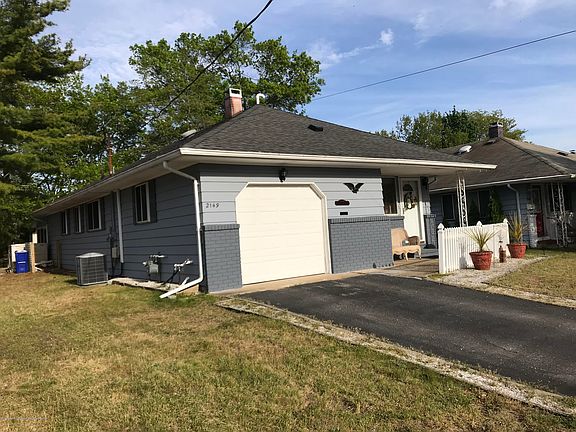 3rd image of 2149 Mount Hood Ln