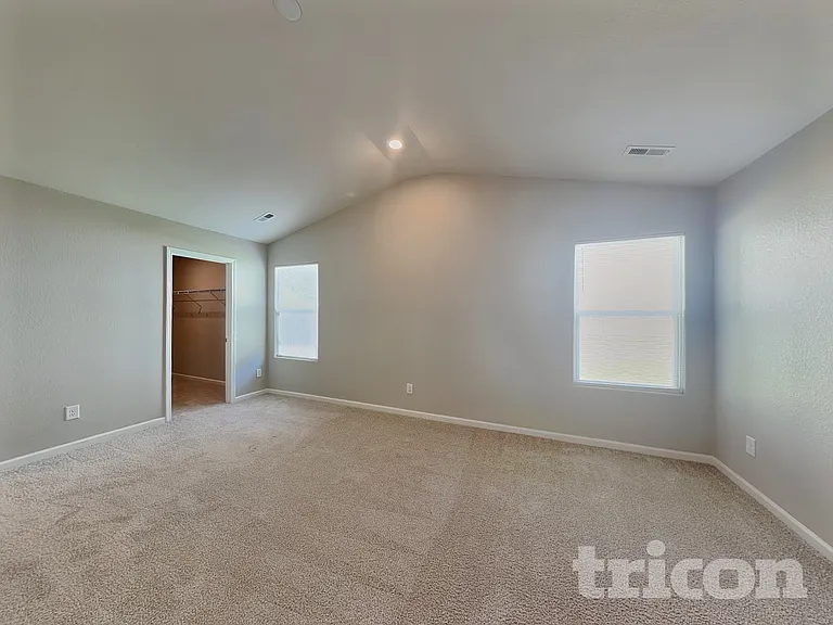 145 Bounding Ln — Photo 9