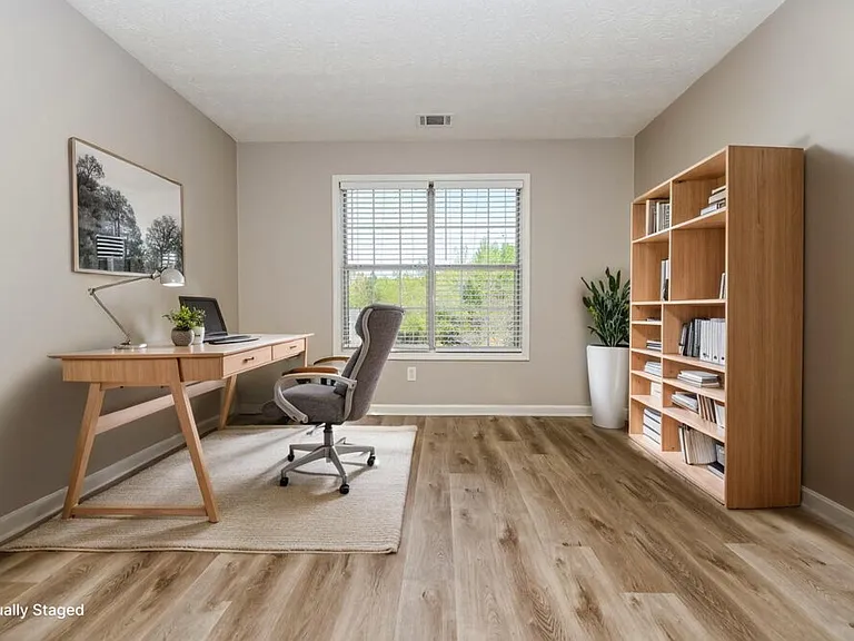135 Stratmore Pl — Photo 17