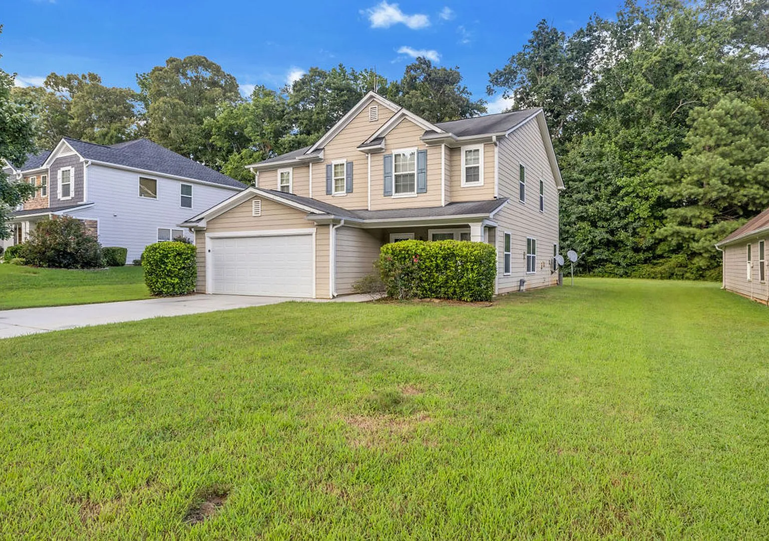 Price Drop 3 Bedroom 2.5 Bath South Fulton Home!! — Photo 2