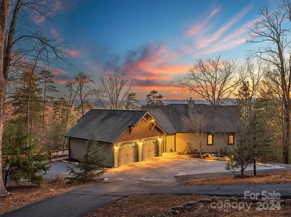 423 Charming Ln, Hendersonville, NC 28792