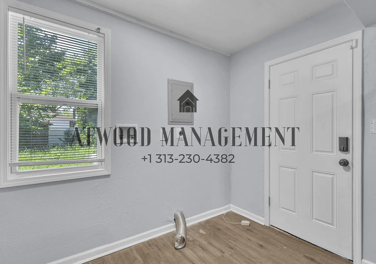 This beautifully updated 4-bedroom, 1-bath single-family home is ready for move-in! — Photo 2