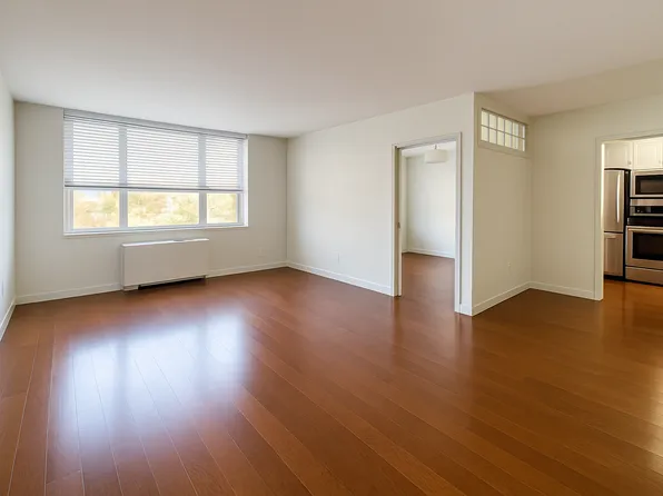 20 Hammond Pond Pkwy, Chestnut Hill, MA