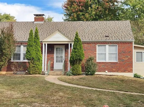 115 Pioneer Dr, Saint Louis, MO 63129