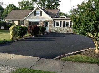 203 Luff Ln, Warminster, PA