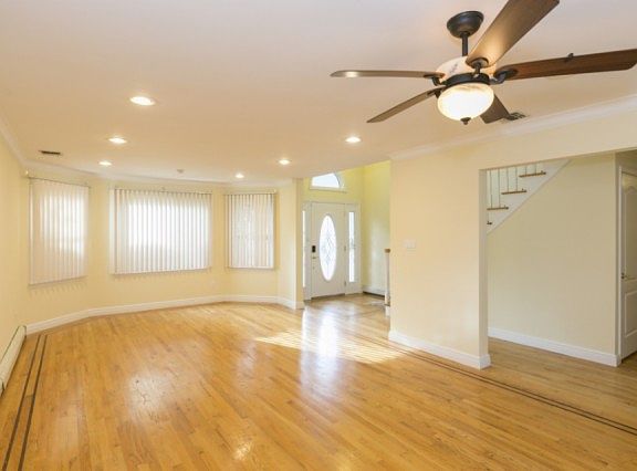 4th image of 148 Jefferson Ave
